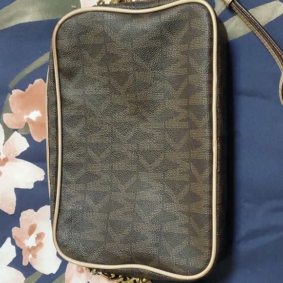 Michael Kors crossbody purse - Picture 6 of 6